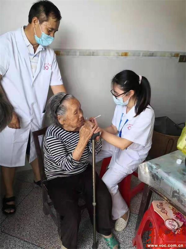 水庙镇：96岁老人在家门口接种新冠疫苗_邵阳头条网