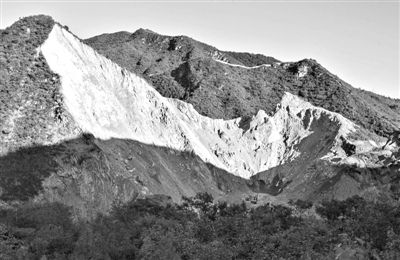 北京河北交界百米高山被盗采者挖空均称该对方管