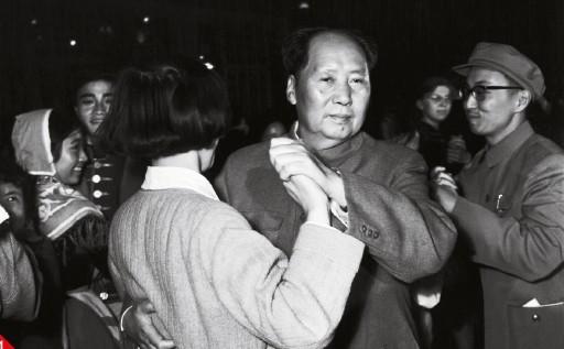 元勋的红墙生活:三年困难时期中南海里捞鱼吃