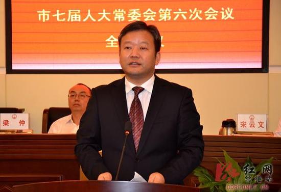 曹立军同志为常德市人民政府副市长,并决定其为代理市长