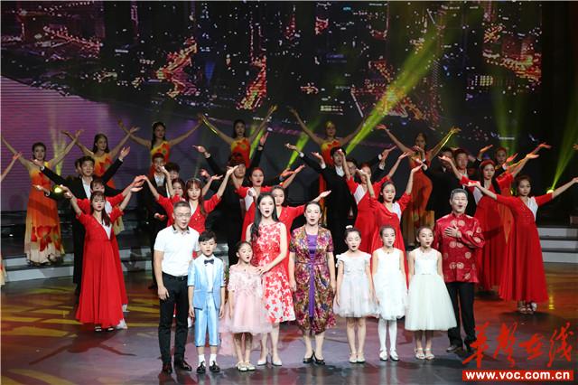 歌伴舞《今天是你的生日，我的中国》.jpg