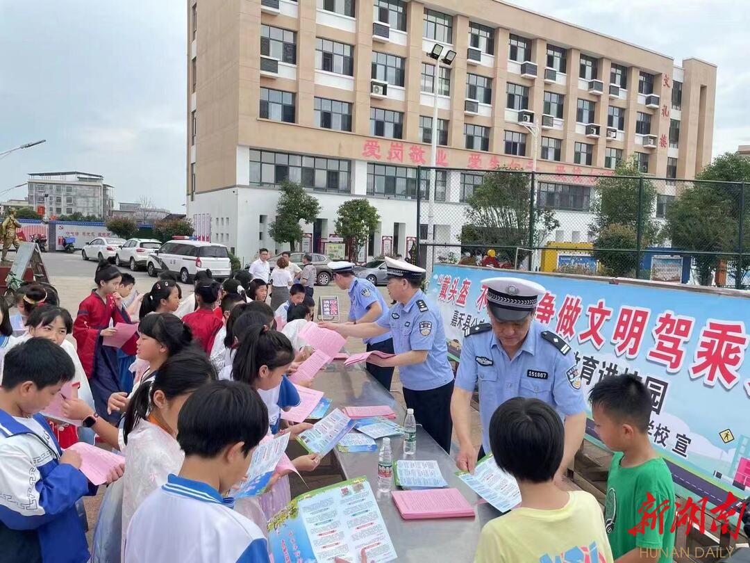 嘉禾县交警大队：为孩子们送上一份特别的节日礼物