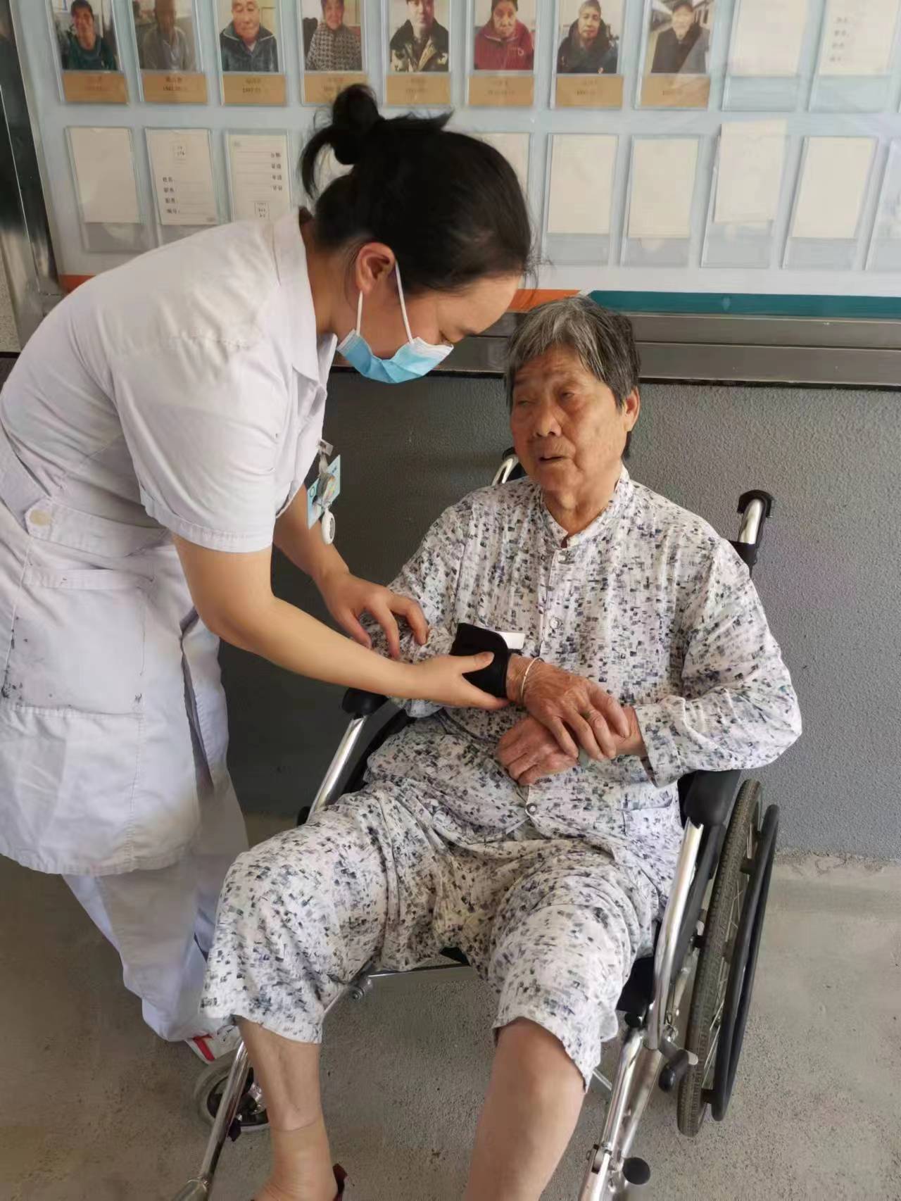 永兴中医院健康义诊走进养老院