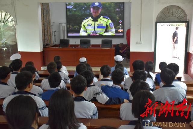 安仁县：“毒品预防 交通安全”成为开学第一课