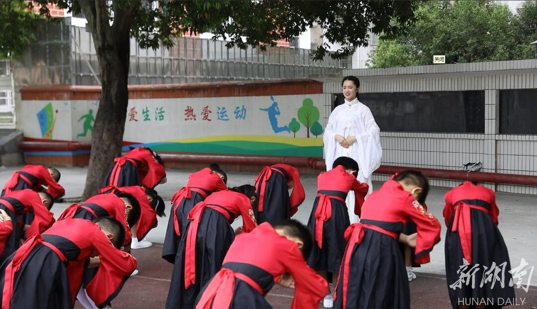 宜章丨行“拜师礼”，过别样教师节