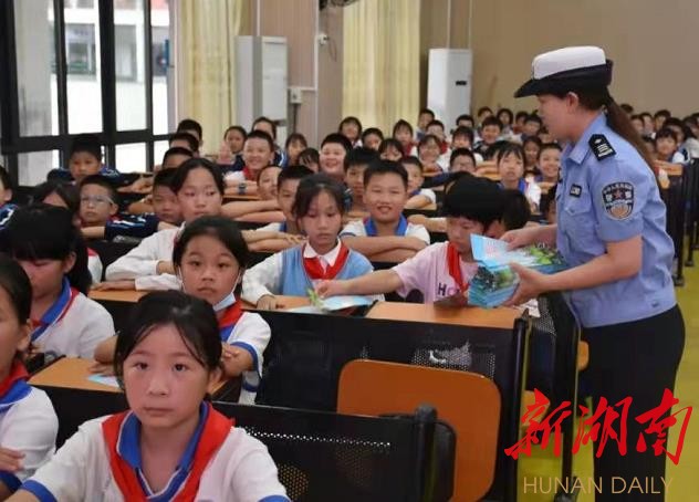安仁县：交通安全进校园 文明出行记心间