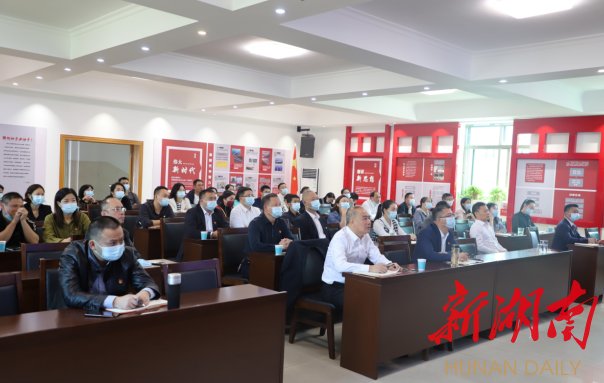 郴州市机关事务管理局集中收看党的二十大开幕会