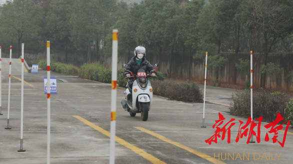 便民利民丨安仁县：摩托驾驶证“送考下乡”