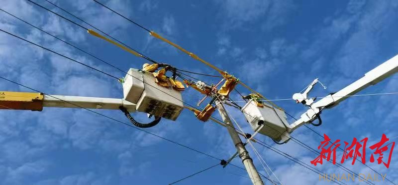 提升供电可靠性，国网郴州供电公司首次自主成功开展旁路带电作业