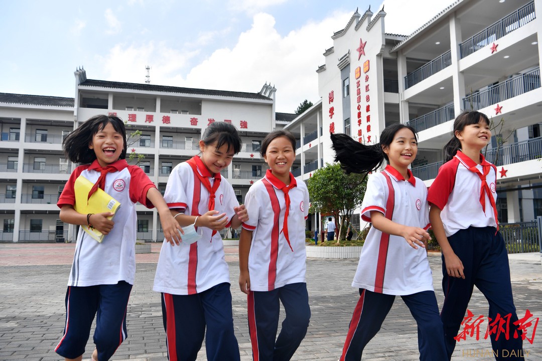 湖南日报要闻头条丨沙洲芙蓉学校深入学习贯彻落实党的二十大精神见闻