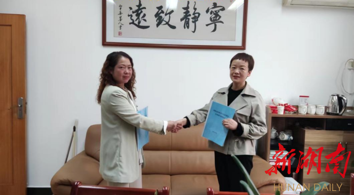 安仁县与井冈山市签订湘赣边区域合作示范区建设劳务协作对接协议