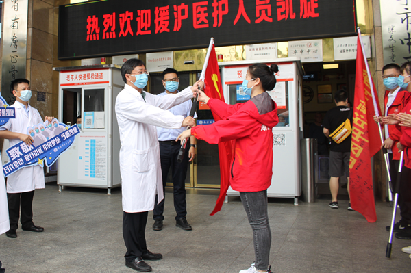 55天英雄归来常宁市中医医院14名援沪医疗队员凯旋