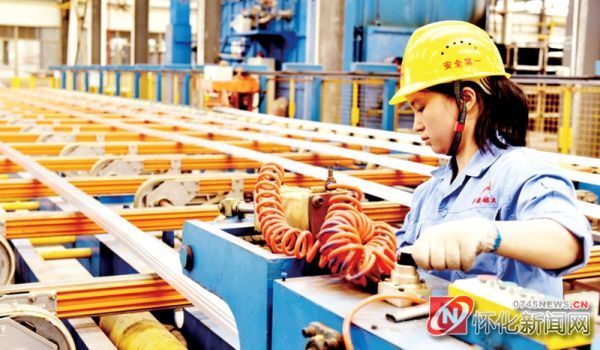 怀化高新区千源铝业生产线。（吴湘怀 摄）