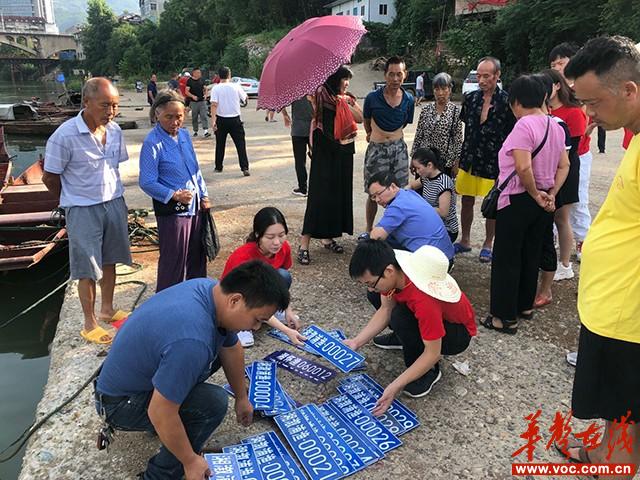 1（现场参与退捕渔船拆解信息采集工作）.jpg