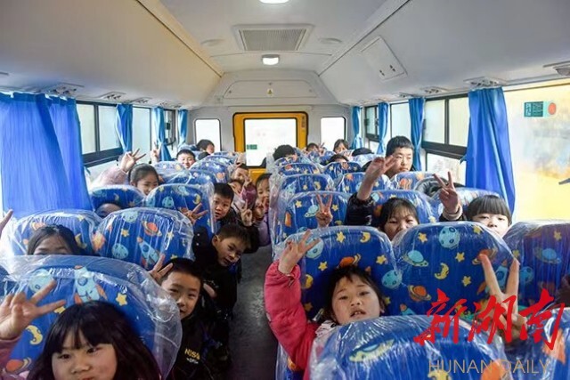 沅陵解决农村学生乘车难题的做法，获湖南日报头条推介