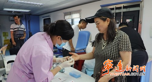 宁远:夫妻搭档 献血接近3个成年人血液总量2_副本500.jpg 宁远:夫妻搭档 献血接近3个成年人血液总量2_副本500.jpg