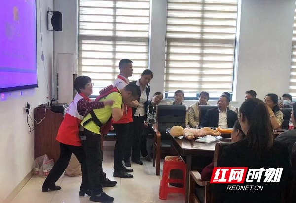 双清区红十字会2024年第一期应急救护培训班在双清家苑开班（单位供图）.jpg