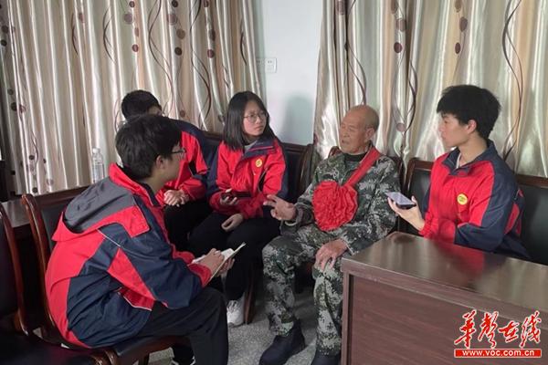 2_“中国雷锋学校”衡阳县三中雷锋志愿活动再出发(1)433_副本.jpg