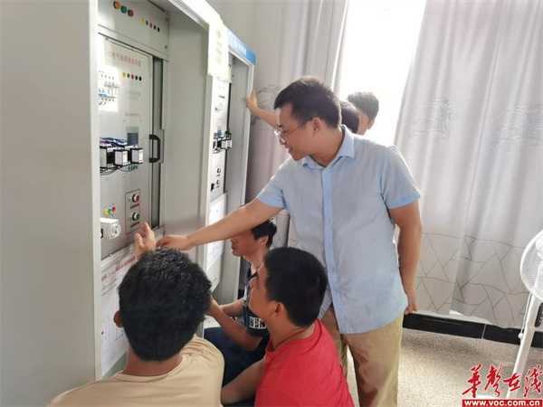 湖南汽车工程职业学院2_副本.jpg