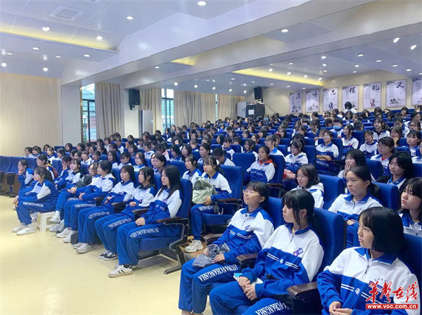 讲座现场.jpg