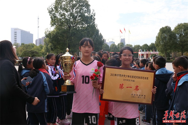 红毯迎小将凯旋.jpg