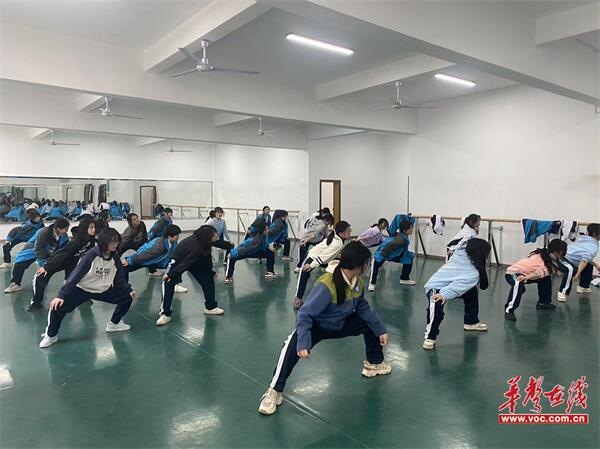 流行舞社团.jpg