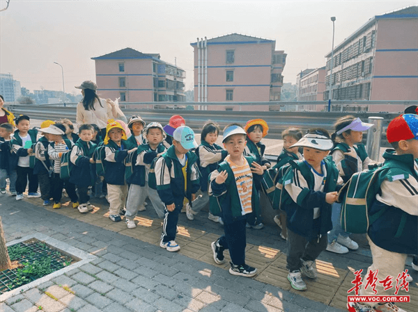 春日趣游！益阳市赫山区建发幼儿园萌娃探春天啦