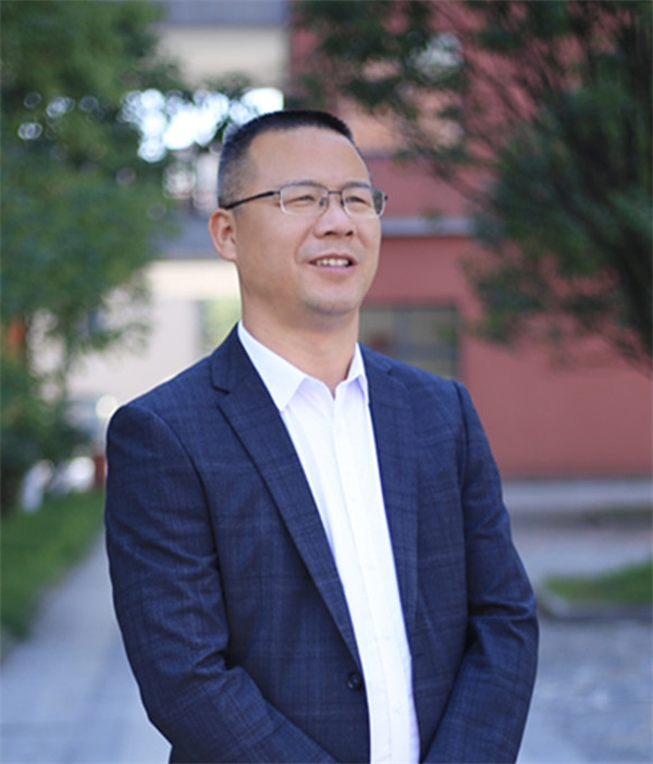 胡路波：恪守初心 甘做教育的追梦人