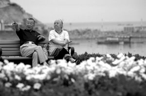 精神生活的丰富程度成为老年人幸福指数的重要指标（资料片）新华社发