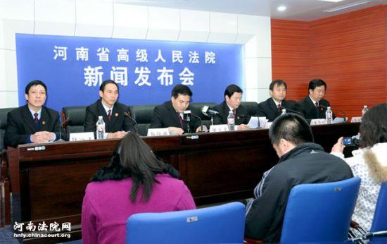 1月16日下午，河南省高级人民法院召开新闻发布会，向媒体通报时建锋一案的情况和对相关人员的责任追究情况。这是新闻发布会现场。（来源：河南法院网）