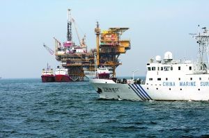 9月2日，“中国海监17”船在蓬莱19-3油田附近海域监视监测。 新华社记者 张旭东摄