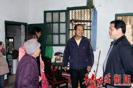走访困难群众.jpg