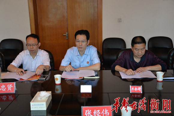 座谈会冯院长做汇报.JPG