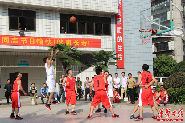 输电运检分公司运动员精彩的跳投.JPG