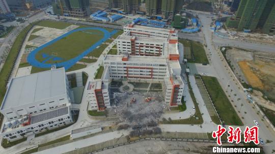 南宁教育局回应“教学楼刚建好就拆”：有安全隐患