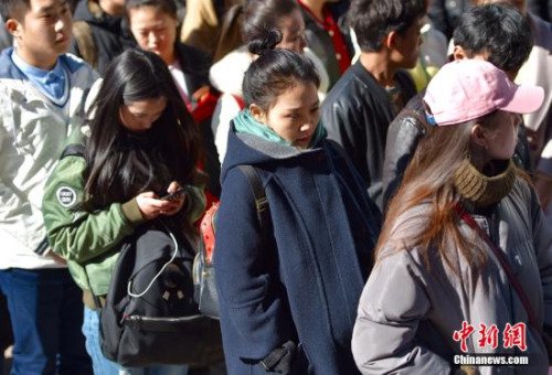 2月15日，北京电影学院、中央戏剧学院、中国传媒大学三所高校同时拉开2016年艺考大幕。<a target='_blank' href='http://chinanews/' ><p  align=