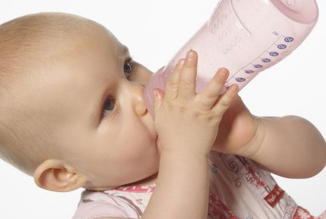 秋季宝宝喝水的四大诀窍 父母造吗？