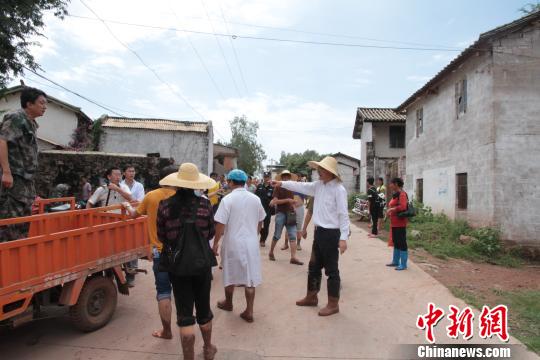 图为当地正在开展救援 钟欣 摄