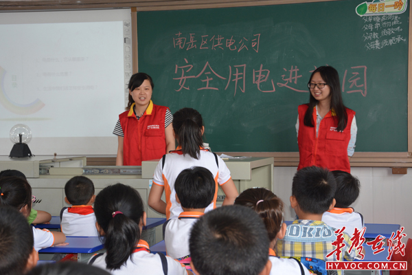 小学生踊跃提问（一）.JPG