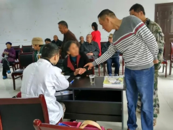 岳阳爱康医院携带优质医疗资源开展“爱心义诊” 岳阳爱康医院携带优质医疗资源开展“爱心义诊”