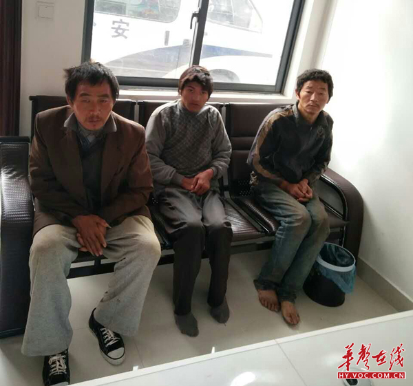 3名行乞男子被巡警当场拆穿