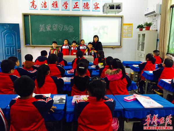 荷池路小学“弘扬雷锋精神关爱留守儿童” (4).jpg