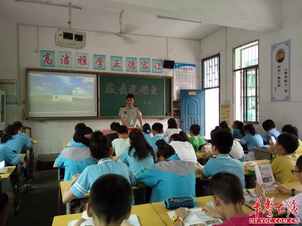 荷池路小学：家长进课堂当“老师”，收获教育陪伴的快乐.jpg