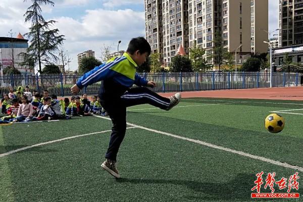 祁阳县长虹街道明德小学开展足球技能赛活动2.jpg