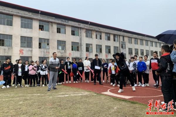 东安县端桥铺中学召开第八届秋季校运动会