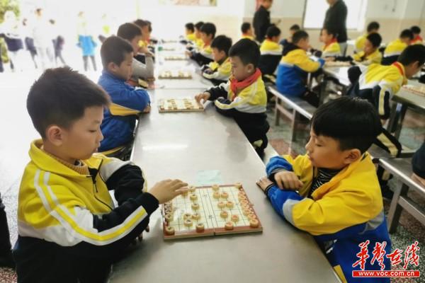 1_国家象棋大师王清走进艺芳学校1.jpg