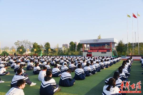 从小明辨是非  法前方显敬畏— —祁阳县哈弗育才学校“预防青少年犯罪”法制知识讲座1.jpg