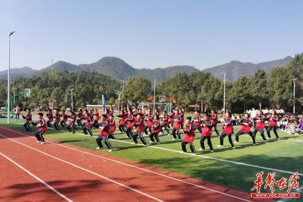 文武兼修，激扬青春——娄星区双江中学举行课间操汇报表演4.jpg