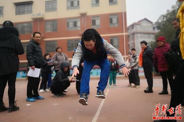 “快乐奔跑  放飞希望”----娄底市特殊教育学校第27届学生运动会圆满举行3.jpg