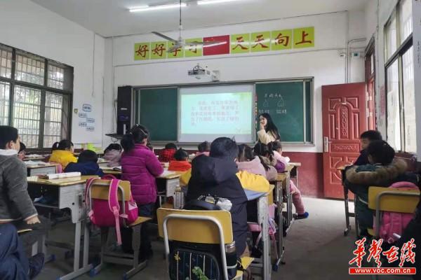 蛇形中学小学部教研活动1.jpg